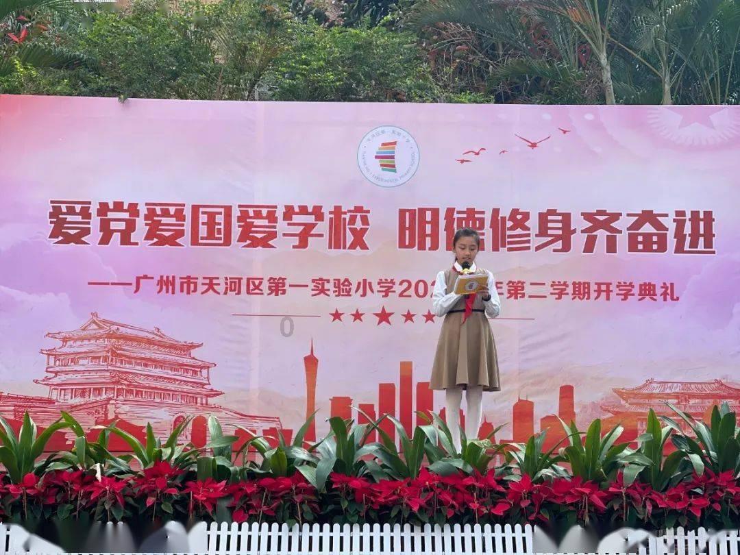 2000年,一江苏妇女收养16岁孤儿,十五年后养子向她转账1530万